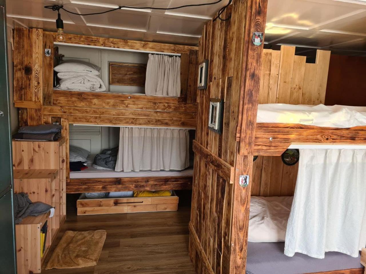 Backpacker Baeren Apartment Urnasch Ruang foto